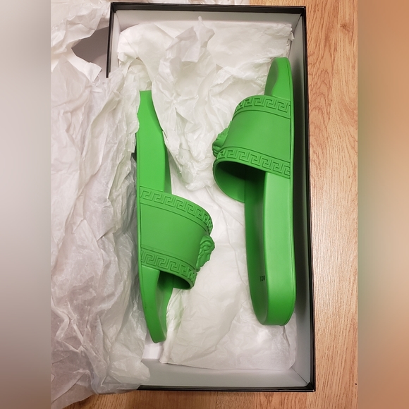 Versace pool slides - Picture 3 of 6